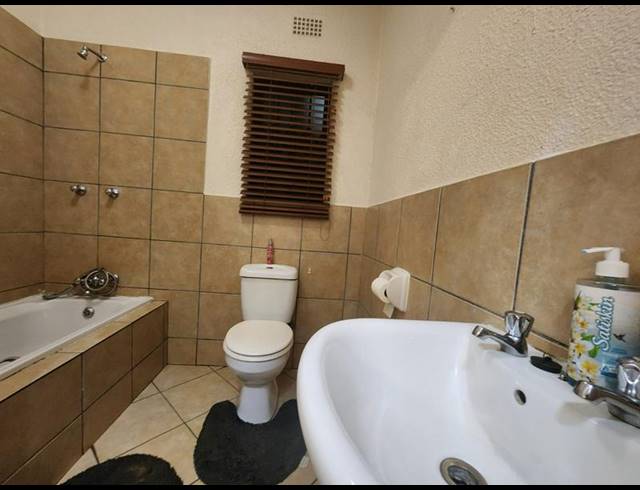 2 BEDROOM TOWNHOUSE FOR SALE IN ALBERTSDAL